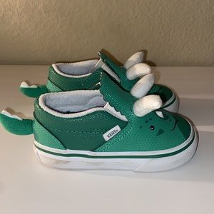 Dino vans